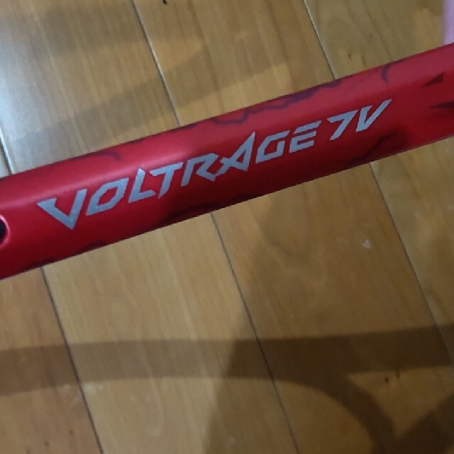 YONEX(ヨネックス)の新品未使用YONEXボルトレイジ紅7ｖUL-1 本日限定出品 スポーツ/アウトドアのテニス(ラケット)の商品写真