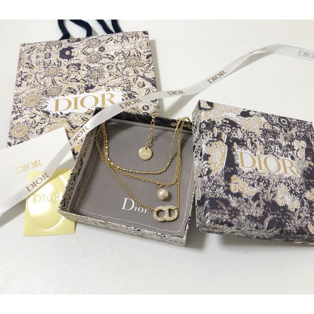 Dior(ディオール)の‼️3日間SALE‼️Diorネックレス 箱 紙袋 シール付き★ レディースのアクセサリー(ネックレス)の商品写真