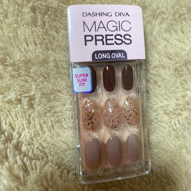 DASHING DIVA MAGIC PRESS ネイルチップ コスメ/美容のネイル(つけ爪/ネイルチップ)の商品写真