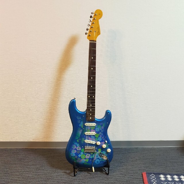 Fender(フェンダー)のフェンダーストラトキャスターブルーフラワー 楽器のギター(エレキギター)の商品写真