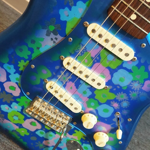 Fender(フェンダー)のフェンダーストラトキャスターブルーフラワー 楽器のギター(エレキギター)の商品写真