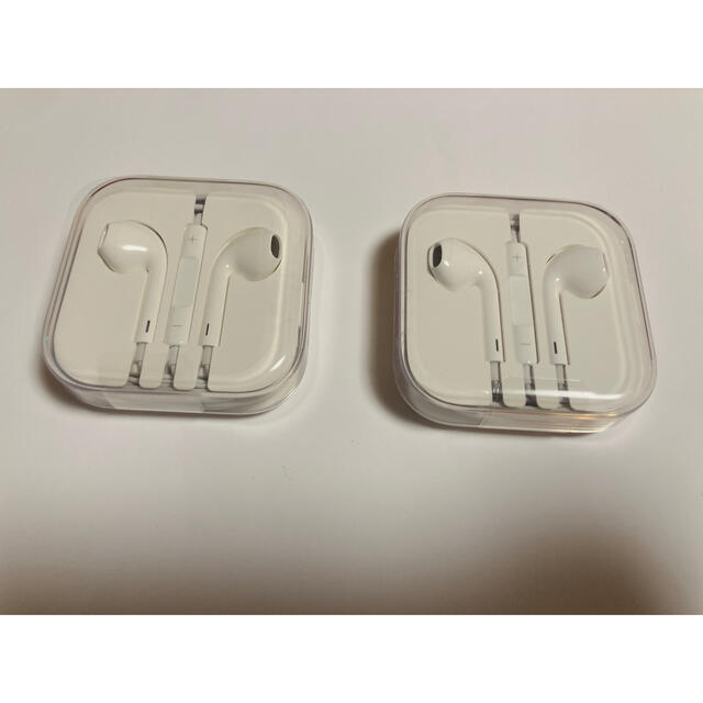 iPhone(アイフォーン)のイヤホン　iPhone純正　2個セット スマホ/家電/カメラのオーディオ機器(ヘッドフォン/イヤフォン)の商品写真