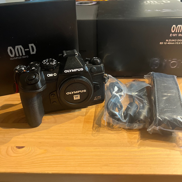 ミラーレス一眼OLYMPUS OM-D E-M１ Mark III ボディ 新古品 - ミラー