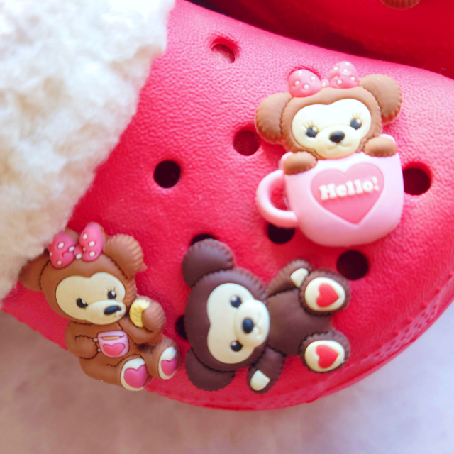 crocs(クロックス)の【送0円】クロックス マンモス ボア キッズ サンダル 14cm ジビッツ付 赤 キッズ/ベビー/マタニティのベビー靴/シューズ(~14cm)(サンダル)の商品写真