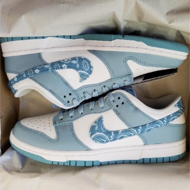 NIKE(ナイキ)のNIKE DUNK LOW ESS PAISLEY Blue 26.5cm レディースの靴/シューズ(スニーカー)の商品写真