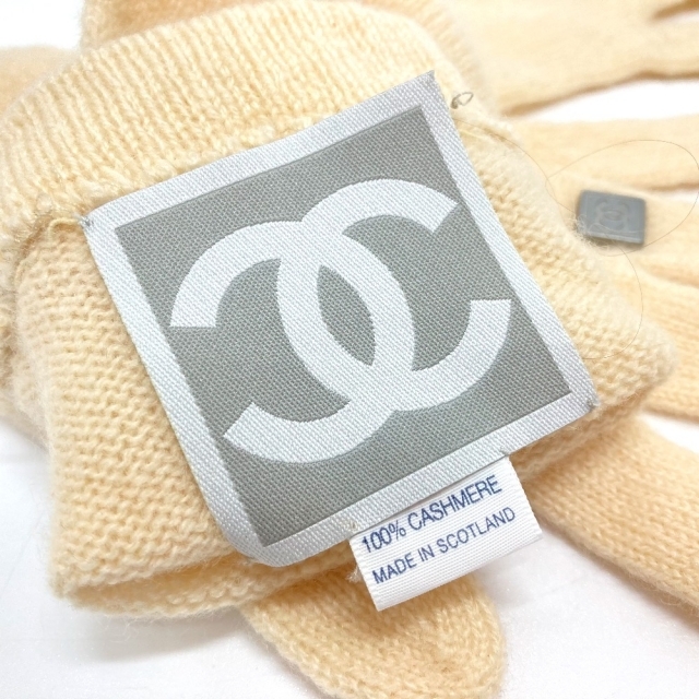 CHANEL(シャネル)のシャネル CHANEL ロング スポーツ CCココマーク ニット 手袋 グローブ カシミヤ ベージュ系 レディースのファッション小物(手袋)の商品写真