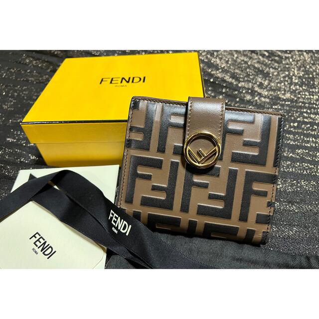 ● FENDI ● 二つ折り財布 ズッカ柄(ブラウン)