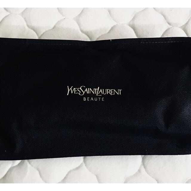 Yves Saint Laurent Beaute(イヴサンローランボーテ)の新品未使用☆YSLノベルティシルバーポーチ レディースのファッション小物(ポーチ)の商品写真