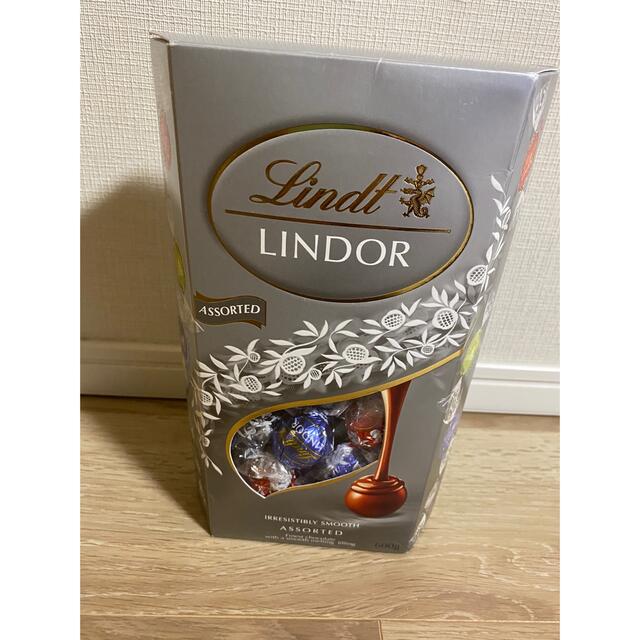 Lindt(リンツ)のリンツ　リンドール　チョコレート　600g 食品/飲料/酒の食品(菓子/デザート)の商品写真