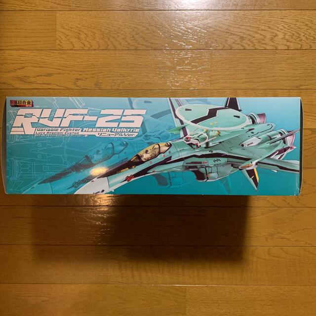 BANDAI(バンダイ)のDX超合金　マクロス　RVF-25 メサイアバルキリー ルカ・アンジェローニ機 エンタメ/ホビーのフィギュア(アニメ/ゲーム)の商品写真