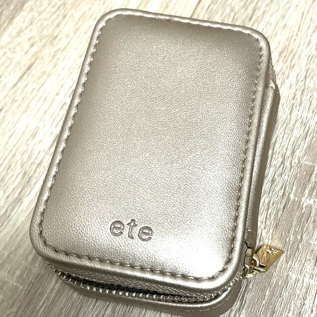 ete(エテ)のete アバウトムーン　ループイヤリング レディースのアクセサリー(イヤリング)の商品写真