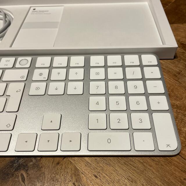 Apple(アップル)のAPPLE Mac M1用Touch ID搭載MAGIC KEYBOARD U スマホ/家電/カメラのPC/タブレット(PC周辺機器)の商品写真