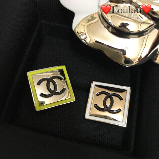 新品未使用　CHANEL  シャネルロゴブローチ　上品ゴールド　入手困難完売品！