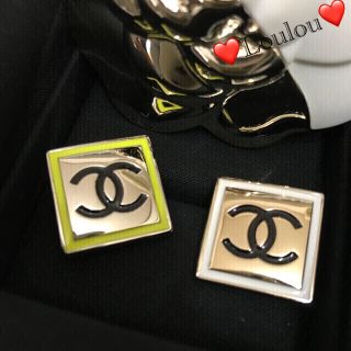 シャネル(CHANEL)のCHANEL❤️新品未使用💙完売🤍CCスクエア🧡2個セット❤️ピンブローチ(ブローチ/コサージュ)