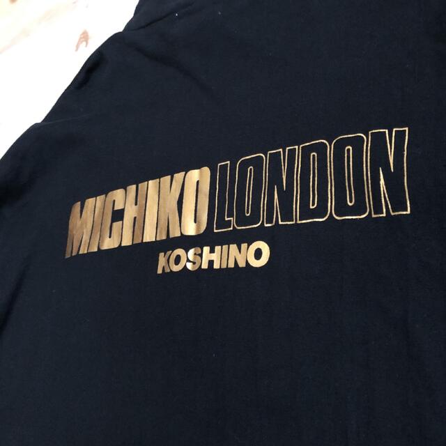 MICHIKO LONDON(ミチコロンドン)のミチコロンドンコシノ　ハイネック長袖Tシャツ　ブラック×ゴールド箔プリント メンズのトップス(Tシャツ/カットソー(七分/長袖))の商品写真