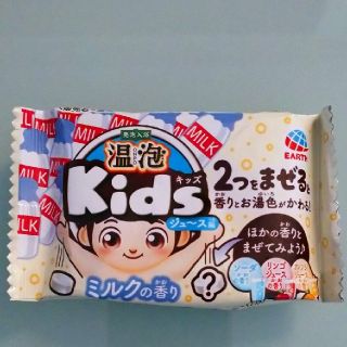 アースセイヤク(アース製薬)の☆【同梱80円】☆温泡 キッズ 入浴剤 ジュース編 １包(入浴剤/バスソルト)