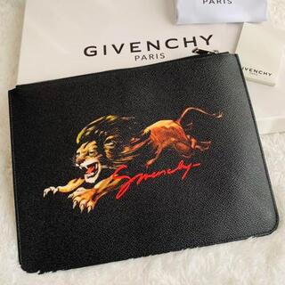 GIVENCHY - 【美品】ジバンシー クラッチバッグ ライオン PVC  フラットポーチ