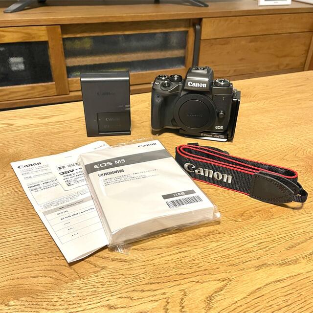 Canon(キヤノン)の【美品】Canon EOS M5 ボディ［2420万画素］ スマホ/家電/カメラのカメラ(ミラーレス一眼)の商品写真