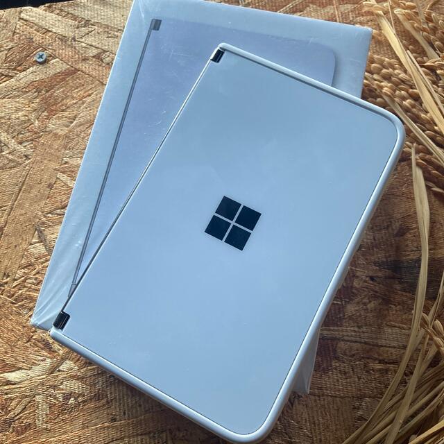 Microsoft(マイクロソフト)のSurface duo AT&T Sim free 128GB 6GB スマホ/家電/カメラのスマートフォン/携帯電話(スマートフォン本体)の商品写真