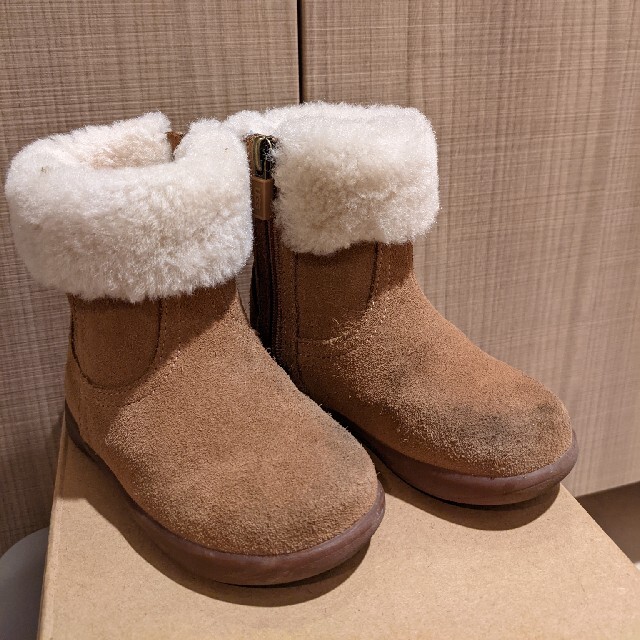 UGG(アグ)のUGG ベビー　ムートンブーツ　13.5cm キッズ/ベビー/マタニティのベビー靴/シューズ(~14cm)(ブーツ)の商品写真