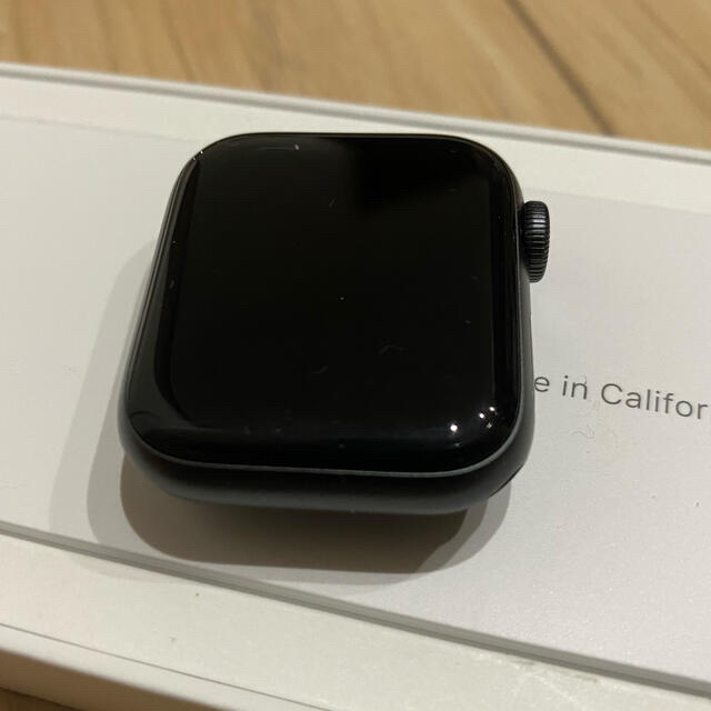 Apple Watch(アップルウォッチ)のApple Watch SE 40mm (GPSモデル) スペースグレー メンズの時計(腕時計(デジタル))の商品写真