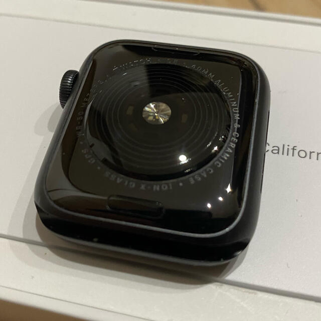 Apple Watch(アップルウォッチ)のApple Watch SE 40mm (GPSモデル) スペースグレー メンズの時計(腕時計(デジタル))の商品写真