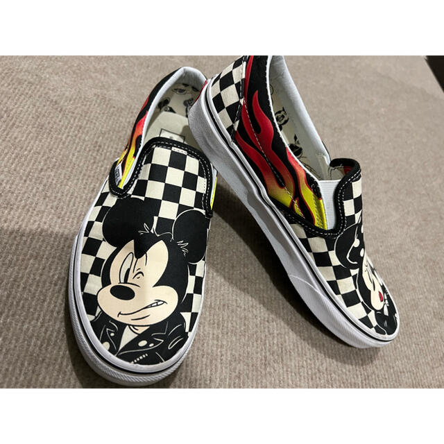 VANS(ヴァンズ)のディズニー　スリッポン レディースの靴/シューズ(スリッポン/モカシン)の商品写真