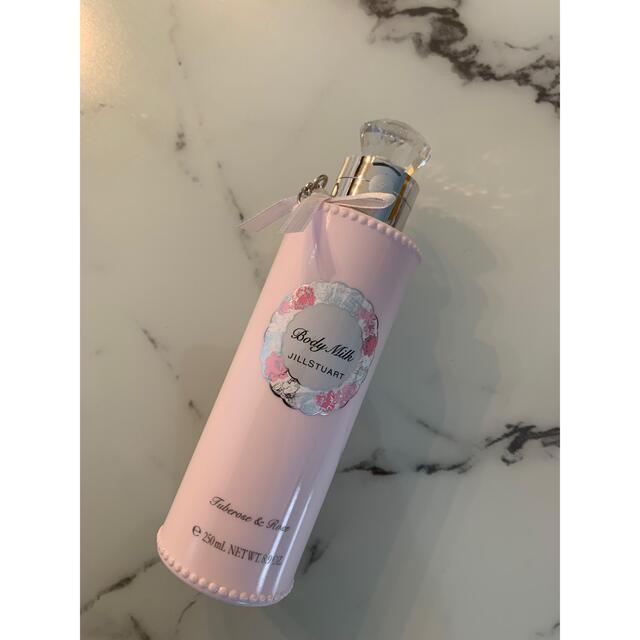 JILL by JILLSTUART(ジルバイジルスチュアート)のジルスチュアート リラックスボディミルクR 250ml コスメ/美容のボディケア(ボディローション/ミルク)の商品写真