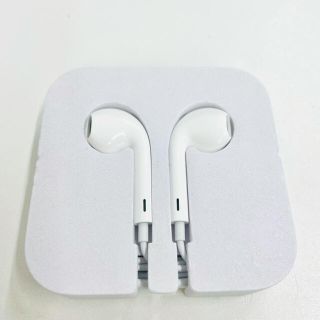 アイフォーン(iPhone)のApple   iPhone 純正イヤフォン　新品(ヘッドフォン/イヤフォン)