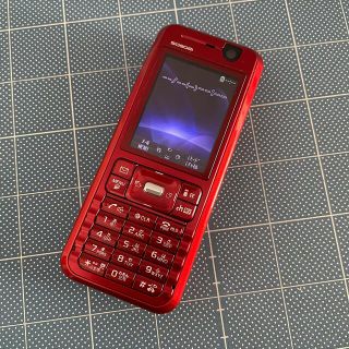 エヌティティドコモ(NTTdocomo)のdocomo so902i  レッドxレッド(携帯電話本体)