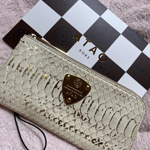 ATAO(アタオ)の売り切り❣️atao❤️パイソン箔　アイボリー レディースのファッション小物(財布)の商品写真