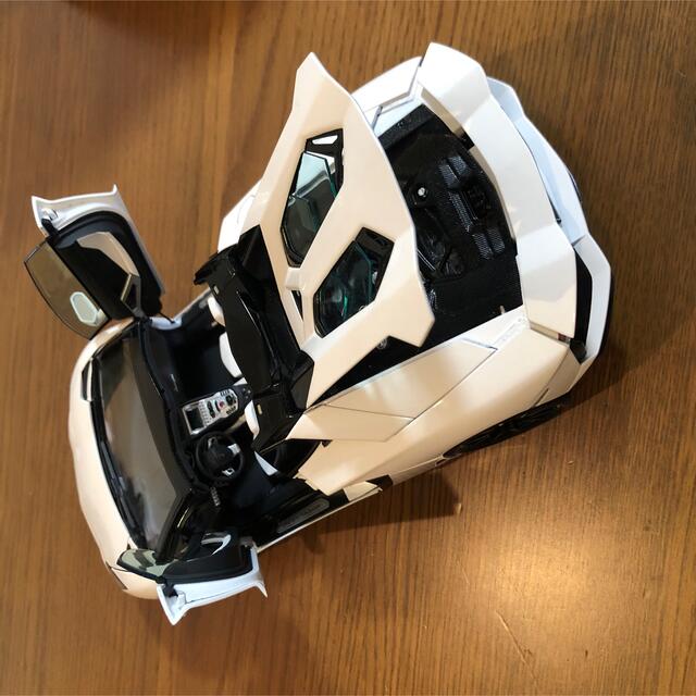 オートアート ランボルギーニ アヴェンタドール ロードスター 1 オートアート ランボルギーニ アヴェンタドール ロードスター 1