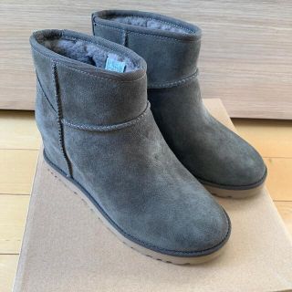 アグ(UGG)の【完売品】UGG CRASSIC FEMME MINI 6.5   (ブーツ)