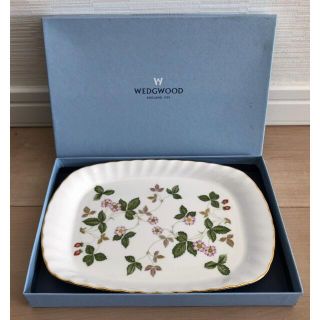 ウェッジウッド(WEDGWOOD)の新品未使用 ウェッジウッド ワイルドストロベリー スパイラルトレイ  (グラス/カップ)