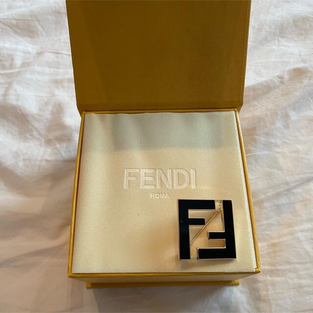 【送料込み✨】FENDI フェンディ モノグラムロゴ ブローチ