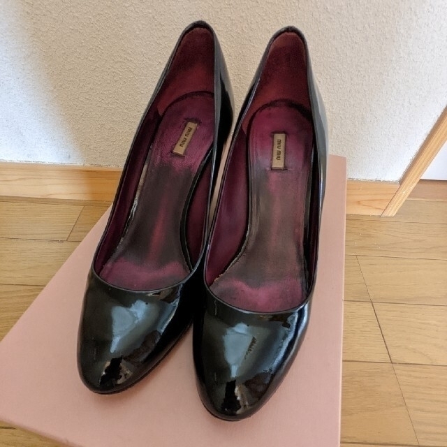 miumiu(ミュウミュウ)の訳ありmiumiu エナメル　ウェッジソールパンプス レディースの靴/シューズ(ハイヒール/パンプス)の商品写真
