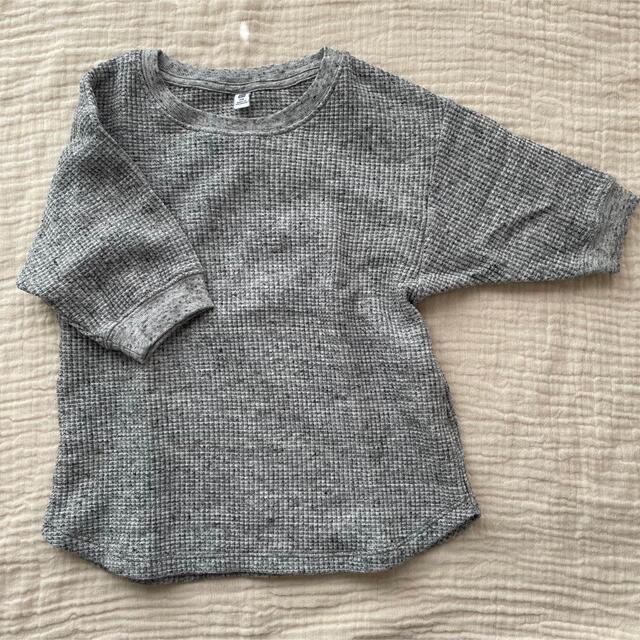 UNIQLO(ユニクロ)のUNIQLO ワッフルクルーネックT 110 used キッズ/ベビー/マタニティのキッズ服女の子用(90cm~)(Tシャツ/カットソー)の商品写真