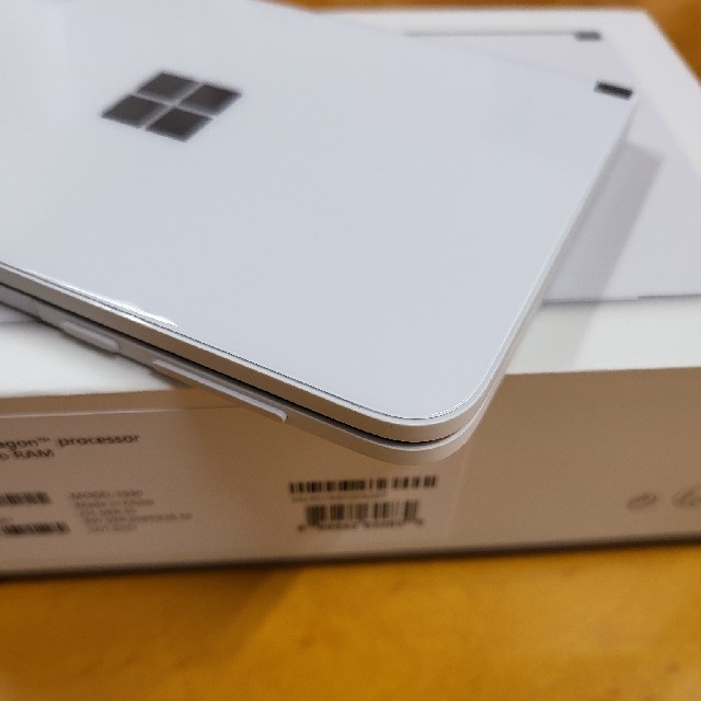 Microsoft(マイクロソフト)のMicrosoft Surface Duo 128GB スマホ/家電/カメラのPC/タブレット(タブレット)の商品写真