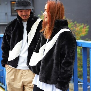 ナイキ(NIKE)のNIKE SPORTSWEAR FAKE FUR JACKET XLサイズ(毛皮/ファーコート)