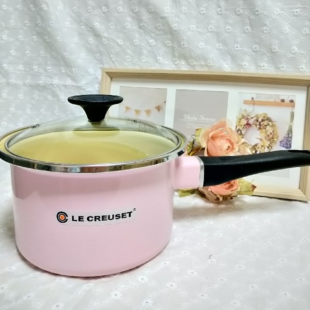 LE CREUSET(ルクルーゼ)の【新品】ル・クルーゼ  ソースパン 16cm  ピンク  (ガラス蓋付き) インテリア/住まい/日用品のキッチン/食器(鍋/フライパン)の商品写真