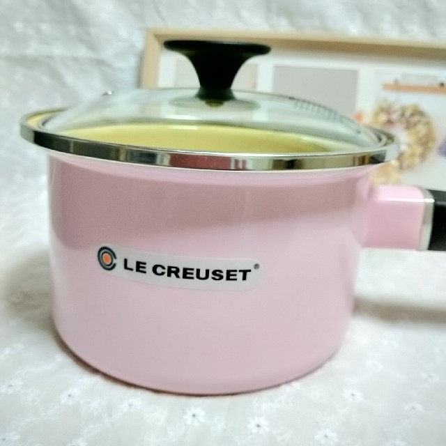 LE CREUSET(ルクルーゼ)の【新品】ル・クルーゼ  ソースパン 16cm  ピンク  (ガラス蓋付き) インテリア/住まい/日用品のキッチン/食器(鍋/フライパン)の商品写真