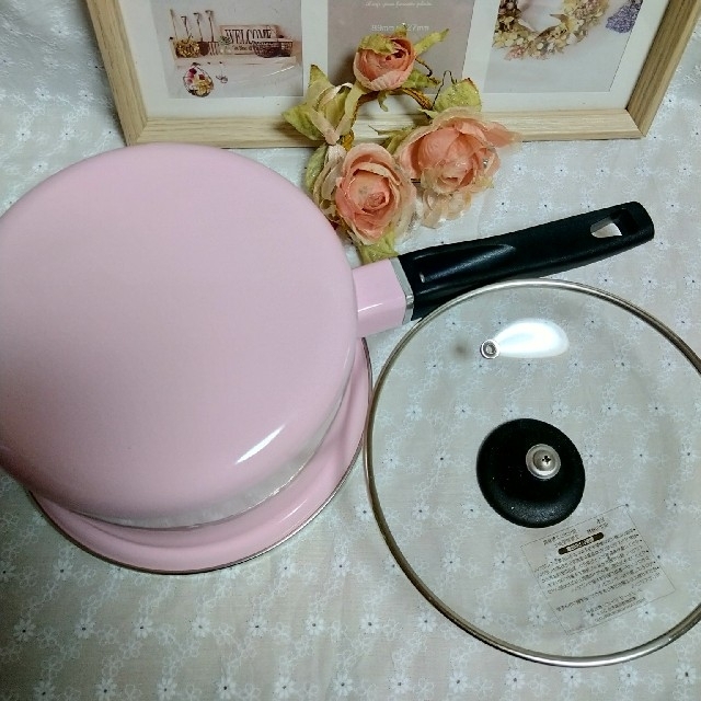 LE CREUSET(ルクルーゼ)の【新品】ル・クルーゼ  ソースパン 16cm  ピンク  (ガラス蓋付き) インテリア/住まい/日用品のキッチン/食器(鍋/フライパン)の商品写真