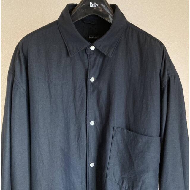 COMOLI(コモリ)のCOMOLI 19aw ナイロンシルク 中綿シャツジャケット 2  メンズのトップス(シャツ)の商品写真