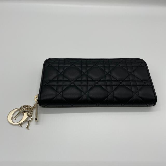 Christian Dior(クリスチャンディオール)の【送料無料】DIORディオール　長財布　黒　チャーム　エンボス レディースのファッション小物(財布)の商品写真
