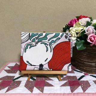 マリメッコ(marimekko)の【セール】マリメッコ  生地　ハンドメイド　タルフリヴィハンネスマー　ポーチ(ポーチ)