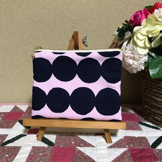 マリメッコ(marimekko)の【セール】マリメッコ  生地　ハンドメイド　ラシィマット16cmフラットポーチ(ポーチ)