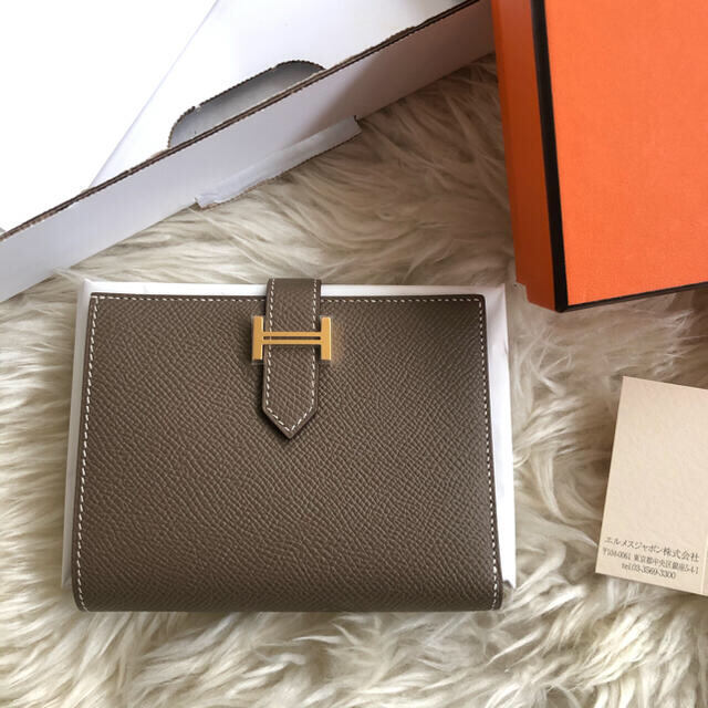 贅沢屋の Hermes エルメス ベアンコンパクト エトゥープ 新品未使用