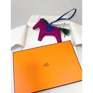 Hermes - 送料無料 エルメス ロデオチャーム MM ラムスキン 紫 緑 青