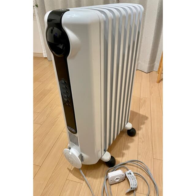 DeLonghi(デロンギ)のデロンギ オイルヒーターJRE0812 スマホ/家電/カメラの冷暖房/空調(オイルヒーター)の商品写真