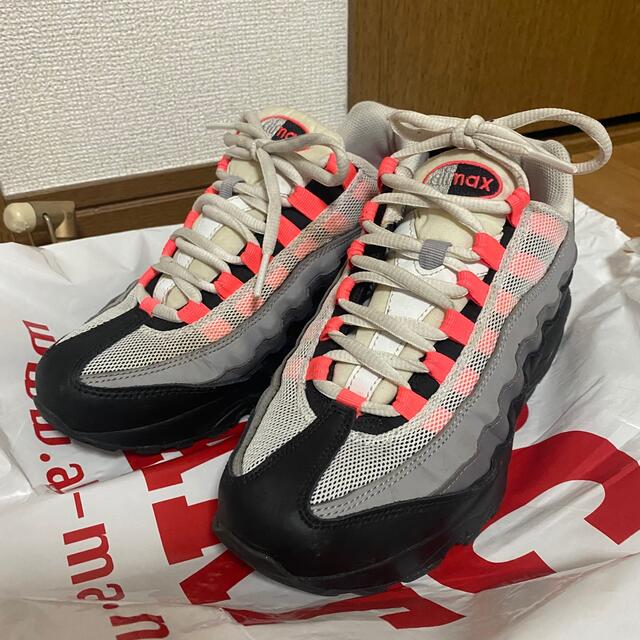 NIKE(ナイキ)の☆24cm/kids☆NIKE AIR MAX 95 ソーラーレッド レディースの靴/シューズ(スニーカー)の商品写真